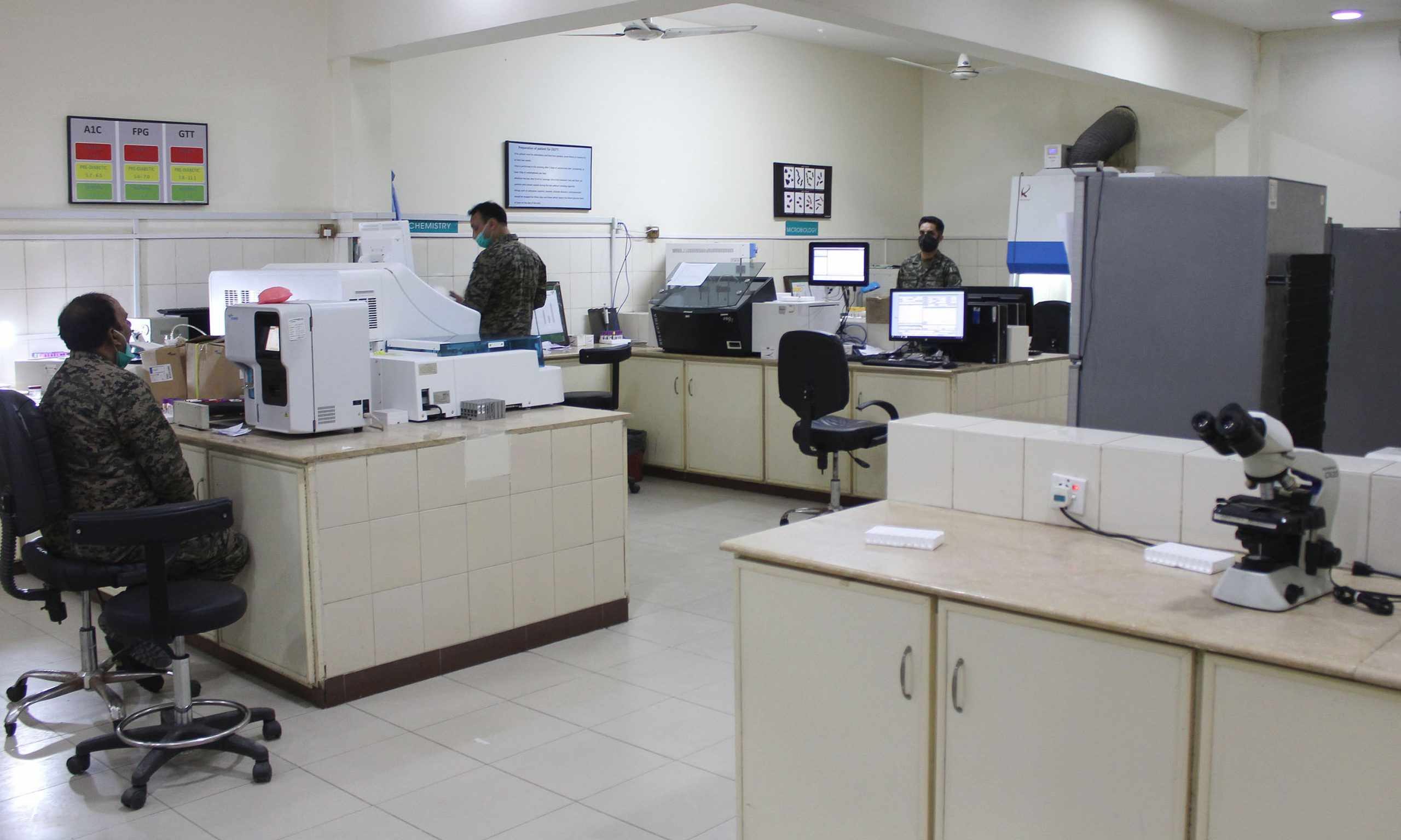 Laboratory diagnostic setup